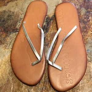 New VINEYARD VINES  Sandals